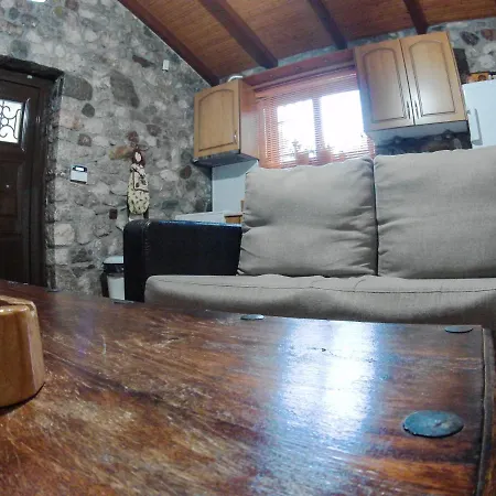 Patras Stonehouse With Large Yard - πέτρινο σπίτι με αυλή *