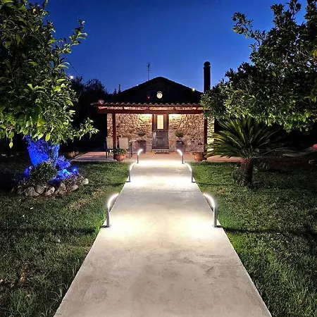 Patras Stonehouse With Large Yard - πέτρινο σπίτι με αυλή Holiday home Paralia (Achaea)