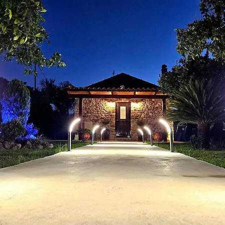 Holiday home Patras Stonehouse With Large Yard - πέτρινο σπίτι με αυλή