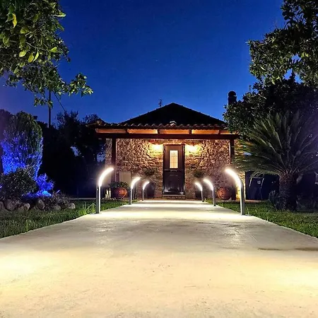Holiday home Patras Stonehouse With Large Yard - πέτρινο σπίτι με αυλή
