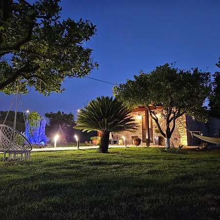 Patras Stonehouse With Large Yard - πέτρινο σπίτι με αυλή Paralía