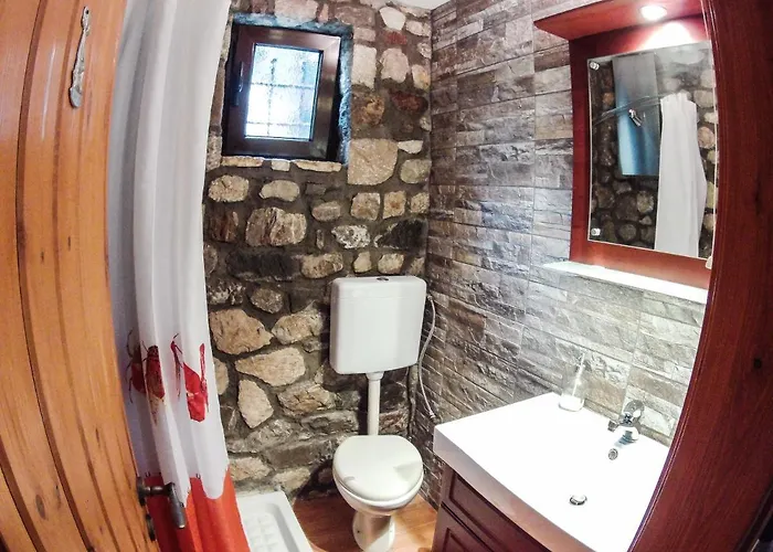 Patras Stonehouse With Large Yard - πέτρινο σπίτι με αυλή Σπίτι διακοπών