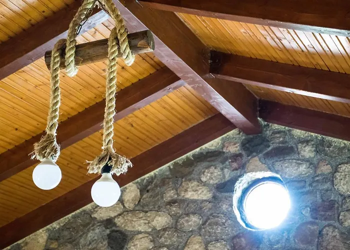 Patras Stonehouse With Large Yard - πέτρινο σπίτι με αυλή *