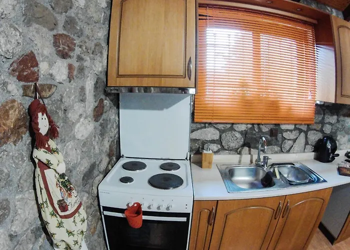 Patras Stonehouse With Large Yard - πέτρινο σπίτι με αυλή Σπίτι διακοπών *