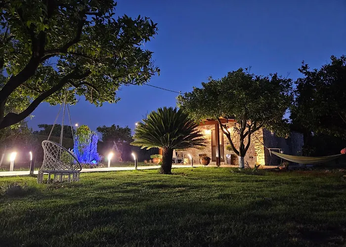 Patras Stonehouse With Large Yard - πέτρινο σπίτι με αυλή Paralía